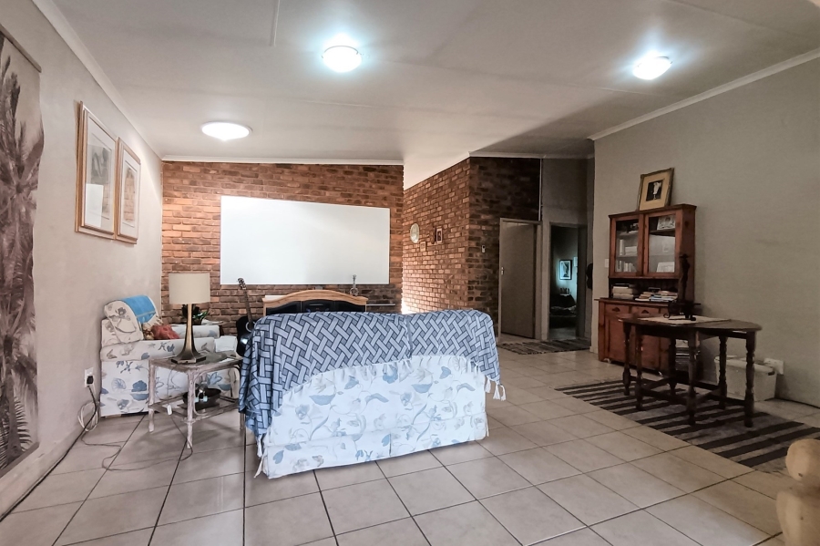 2 Bedroom Property for Sale in Meerhof North West